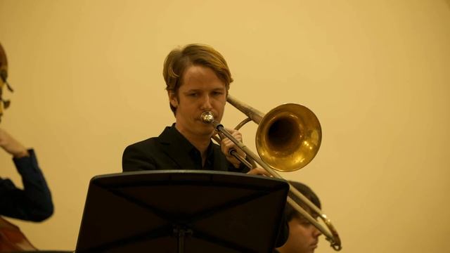 ТРОМБОН СО ВСЕХ СТОРОН смотреть онлайн