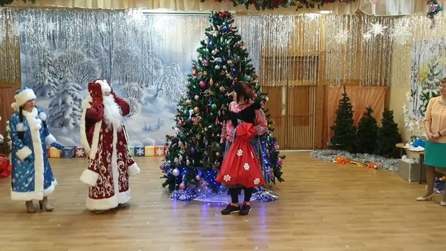 Сюрпризный момент на новогоднем утреннике | Баба-яга вместо подарков смотреть онлайн