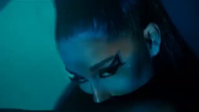 Ariana Grande - 7 Rings (feat. Alexandra Stan) смотреть онлайн