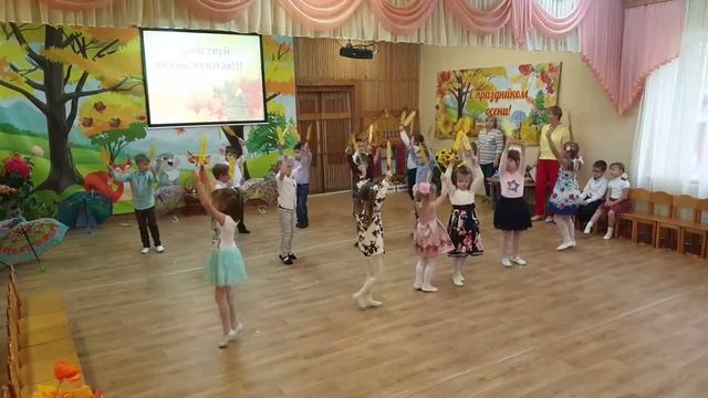 Вход с зонтиками на осенний утренник | Подготовительная группа детского сада | Танец зонтиков смотреть онлайн