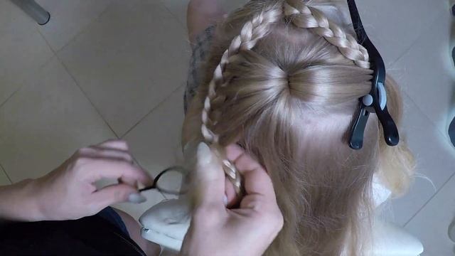 Красивая прическа в школу на 1 сентября. Причёски с бантами.