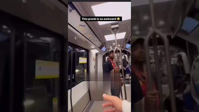 Hello 🫱.... oh no nvm...   #failarmy #failvideo #meme #tiktok #dayinmylife #dailylife #comediahumor