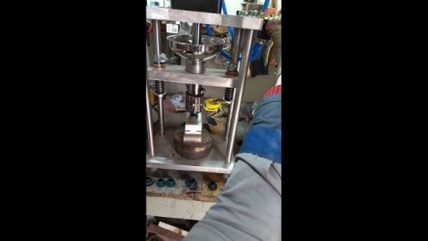 Литье втулки из разных материалов на мини влм