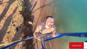 Хазяева прыгают в воду с БОЛЬШОЙ ВЫСОТЫ