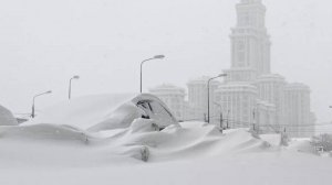 Москву заметает с самого утра. Снежный циклон обрушился на российскую столицу