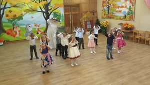 Пляска малышей | Развлекательный танец на осеннем утреннике в младшей группе детского сада