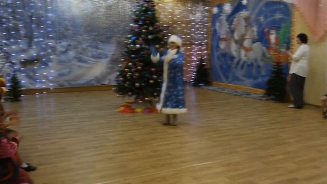 Выход Деда Мороза на новогоднем утреннике | Средняя группа детского сада смотреть онлайн