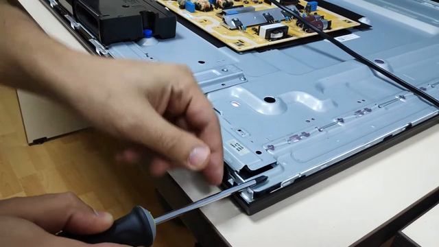 разборка samsung UE55NU7120