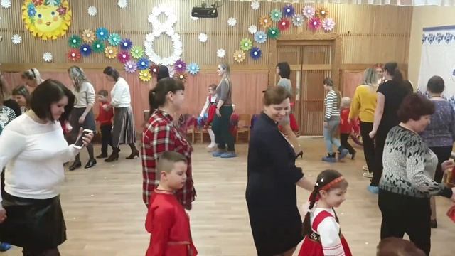 Танец с мамами на празднике "Русский сувенир" смотреть онлайн