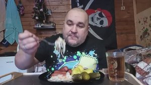 Обжор закусочный, сосиски, картошка, огурцы, квашеная капуста