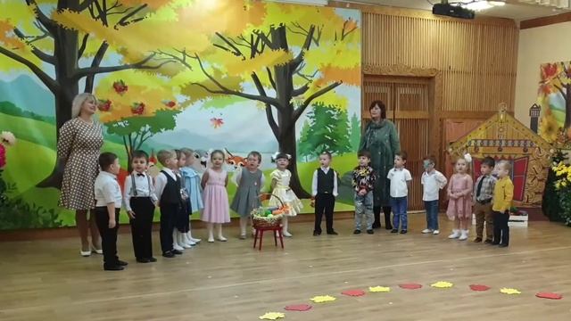 Песня "Листик желтый", сл. Е. Гомоновой, муз. Е. Трусовой | Осенний утренник в средней гр. дет. сада смотреть онлайн