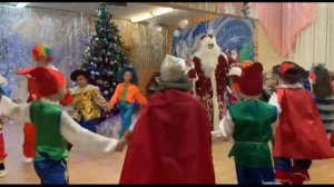 Игра с Дедом Морозом "Ходит дедушка Мороз" на новогоднем утреннике | Подготовительная группа