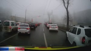 Вот так в России уступают дорогу скорой. Как уступают дорогу скорой помощи в России. Уступи дорогу.