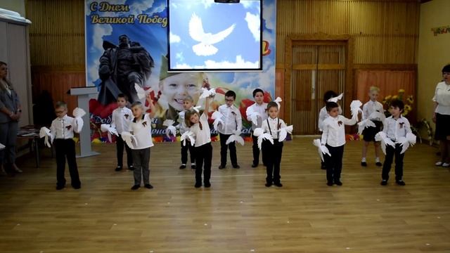 Танец голубей в детском саду | Утренник 9 Мая | Старшая группа смотреть онлайн