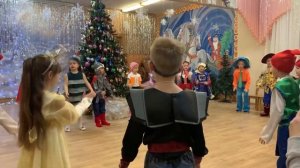 Хоровод на новогоднем утреннике | Подготовительная группа | Сценарий утренника "Три Деда Мороза"