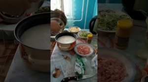 Романовна готовит окрошку!!! 😁😉 #молдова #готовимдома #бурятка #еда
