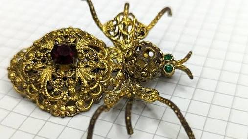 Нашел паука у бабушки в шкафу смотреть онлайн