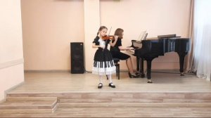 А. Комаровский "Вперегонки"., Н. Ниязи " Колыбельная". Исполняет Алешина Марьяна, скрипка. 8 лет.