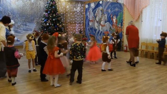 Вход Снегурочки и Танец со снежками ❄❄❄ на новогоднем утреннике в детском саду смотреть онлайн