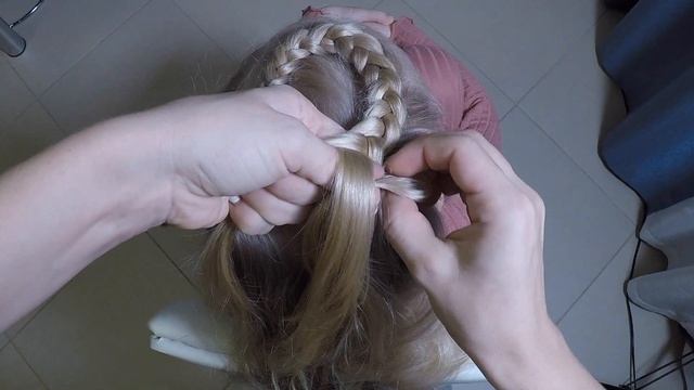 Красивая прическа пошагово / Изогнутая коса наизнанку в высоком хвосте / Прически в школу и садик