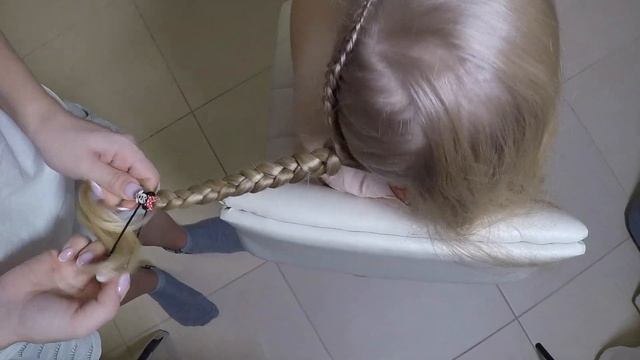 Готовимся на Новый год | Детская прическа две косы наизнанку пошагово