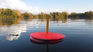 ВОТ ЭТО СНАСТЬ! ЩУКА АТАКУЕТ В ЗАРОСЛЯХ КУВШИНОК. РЫБАЧУ ОСЕНЬЮ НА РЕКЕ С СОБАКОЙ.