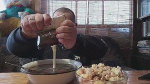 Обжор - щи без капусты, чуток оливье и пицца