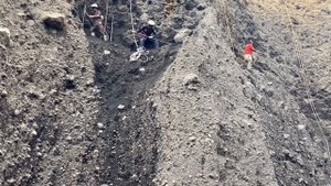 Строительство, эти 4 шахтёра соревновались кто быстрее разрушит утёс