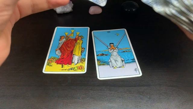 HAILEY BIEBER LIKED SELENA GOMEZ'S POST ON INSTAGRAM ! Tarot card reading смотреть онлайн