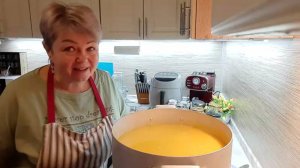 ПЕРВЫЙ РАЗ ДЕЛАЮ СОК ИЗ ТЫКВЫ,НЕ ДУМАЛА ЧТО ОН ТАКОЙ ВКУСНЫЙ. А ЛЁШИКА УЖЕ ДВЕРЬ ЗАМУЧИЛА:))