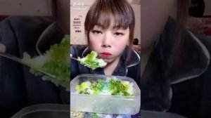 BITESONLY 1359 REUPLOAD SHAVED ICE EATING WITH MATCHA POWDER
