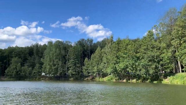 Прогулка на катамаране по Западному пруду в парке Авангард