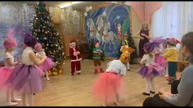 Новогодний хоровод в средней группе смотреть онлайн