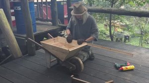 BRUKE. Making a wheelbarrow planter from reclaimed pallets (Part 2)