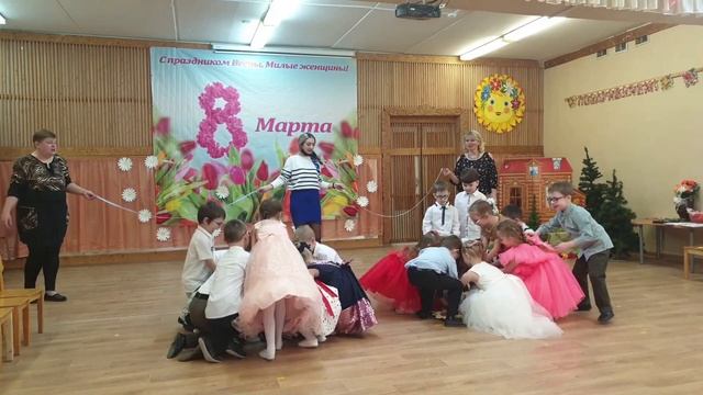 Игра "Цветочные бусы" | Игра на 8 марта в старшей группе смотреть онлайн