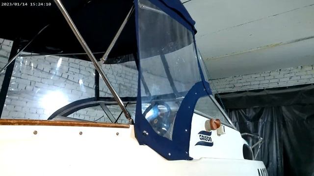 Тентовая полурубка как альтернатива жесткой крыши катера