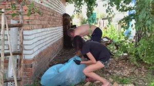КУПИЛА ЗАБРОШЕННУЮ ДАЧУ/ВИТАЛИК ОЧИСТИЛ ЗАХЛАМЛЕНИЯ НА ДАЧЕ/РАБОТАЕМ И ОТДЫХАЕМ НА ДАЧЕ/СУПЕР УБОРКА