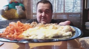 Обжор - мясо под майонезом с сыром, луком и томатами