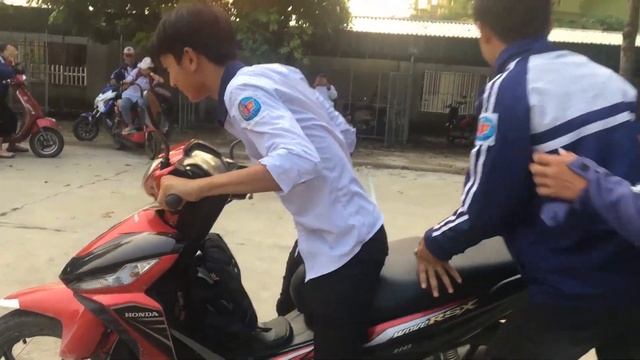 Clip Chấp Hành Pháp Luật - TỔ 2 - K42A7 - THPT QL3 смотреть онлайн