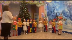 Вход на новогодний утренник в старшей группе | Мы встречаем Новый Год (Слова и музыка О. Воеводиной)