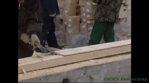 Выравнивание перепада фундамента подкладочным брусом