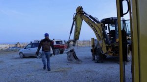 Сварка трещины в металле экскаватора New Holland | На выезде |vo7sot