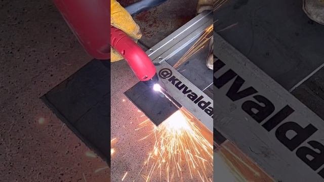 Плазменная резка Ресанта ИПР-40К в действии