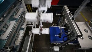 Milacron MPS 600 WP with IML Cell