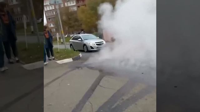 Четверо детей пострадали после прорыва трубы с горячей водой в подмосковном городе Дзержинский смотреть онлайн