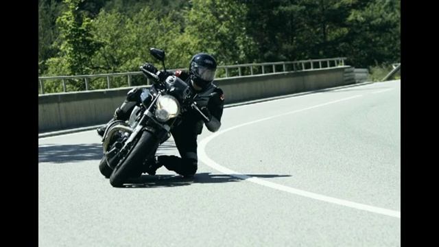Yamaha MT-01 / Kerosin in Action / max Schräglage смотреть онлайн