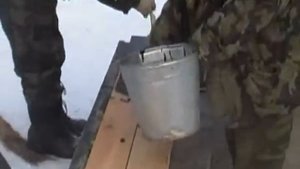 Монтаж сдвоенной подкладочной доски, анитсептирование кузбасслаком