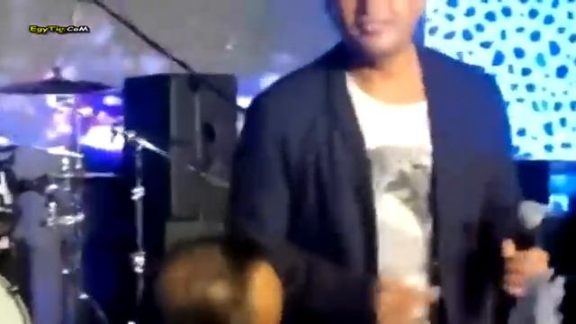 كليب عمرو دياب هالله هالله من حفلة راس السنة فى دبى 2012 смотреть онлайн