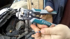 не горит фара тайота РАВ4 #своимируками #негоритфара #ремонтавто