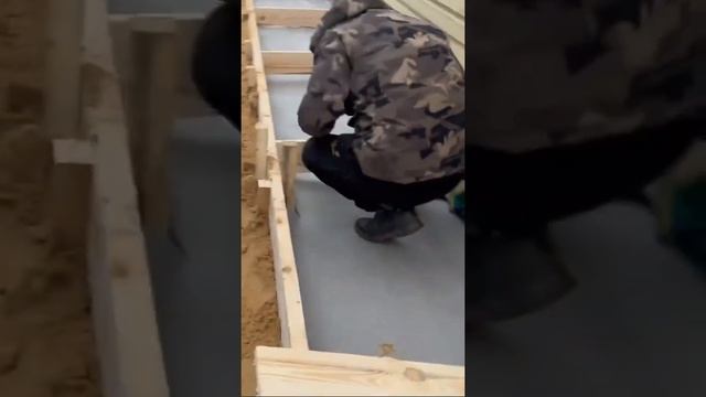 Мы не думали, что зимой можно заливать отмостку. Часть 2 #shorts